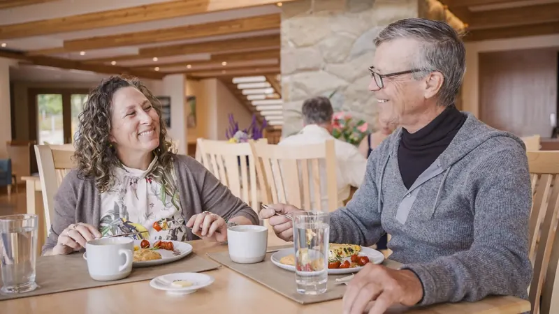 Two guests share breakfast at a table in the retreat’s dining room.